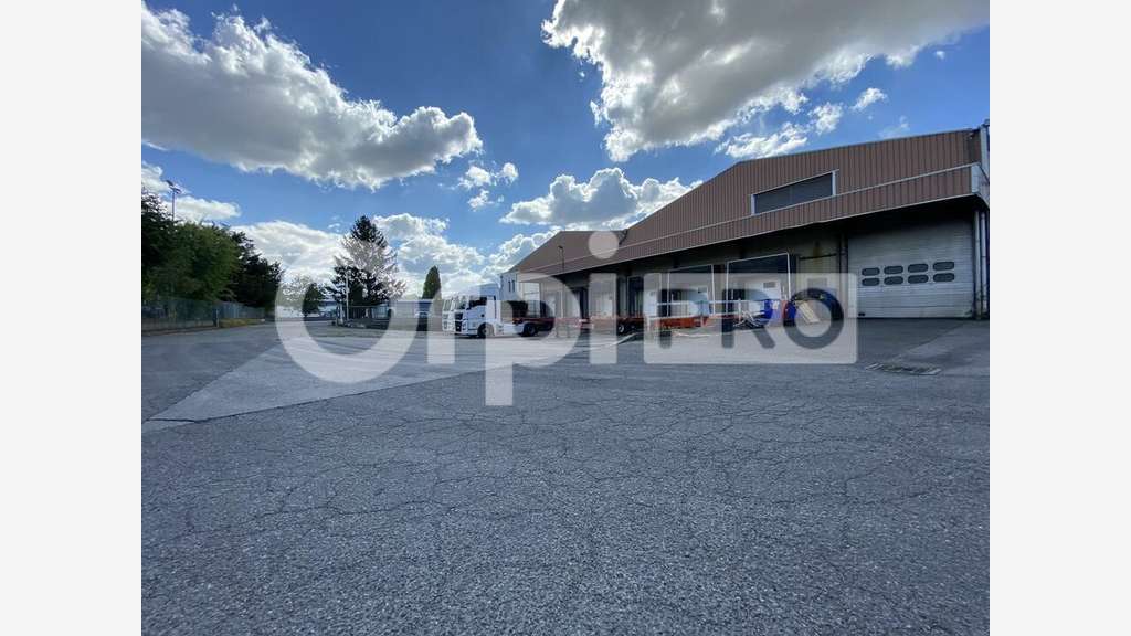 Loue bâtiment de 1040m² Saint Symphorien d'Ozon