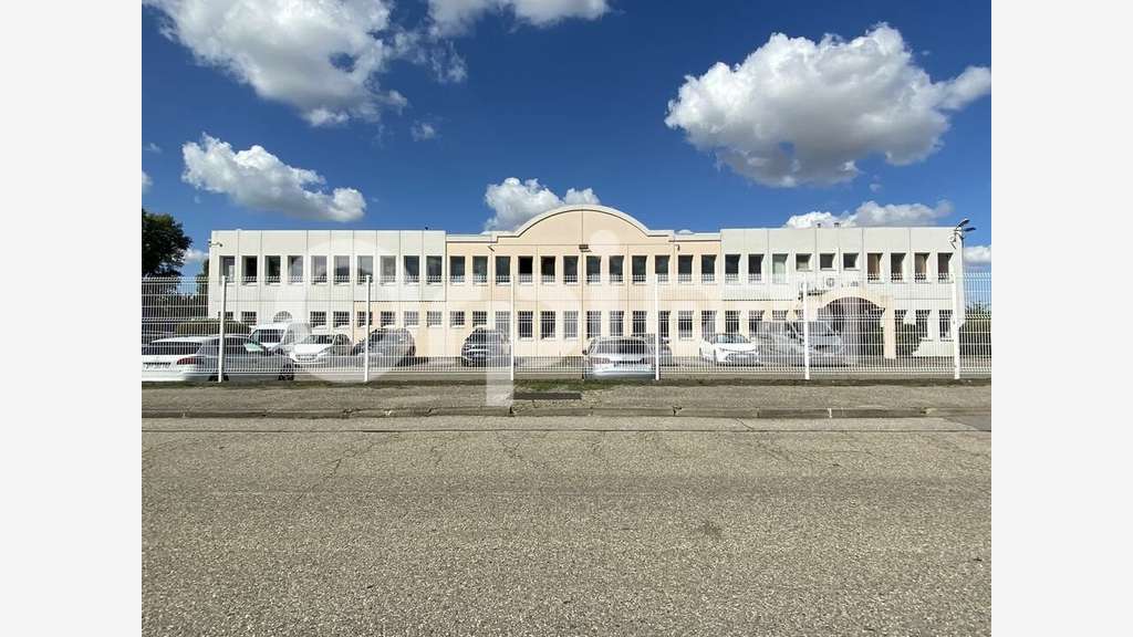 Loue bâtiment de 1040m² Saint Symphorien d'Ozon