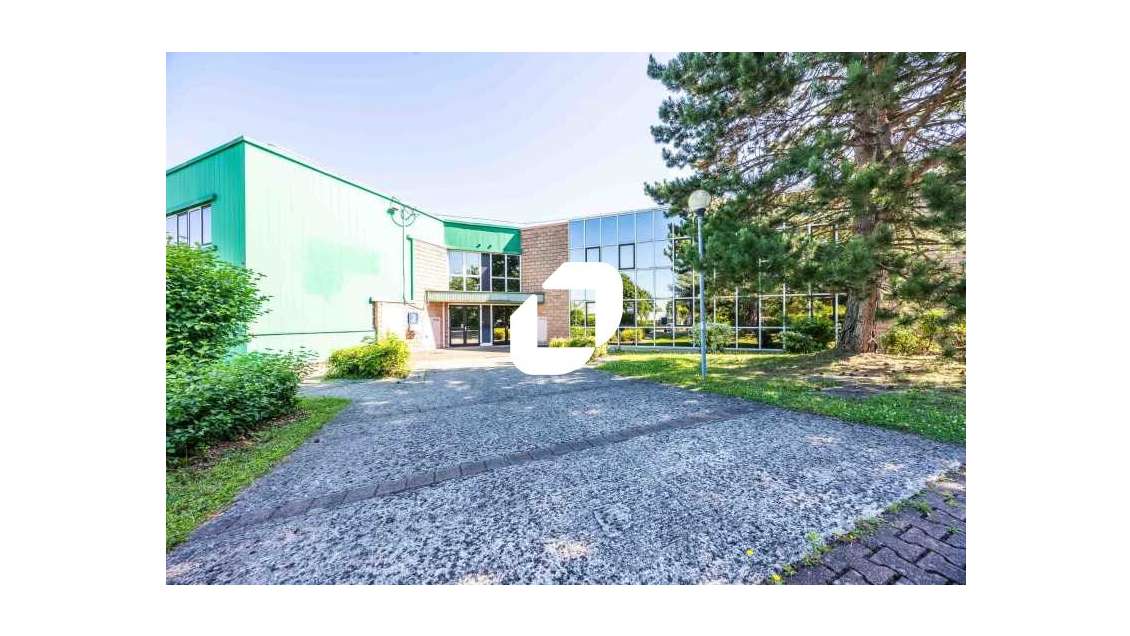 Situés dans un parc d'entreprises clos et sécurisé