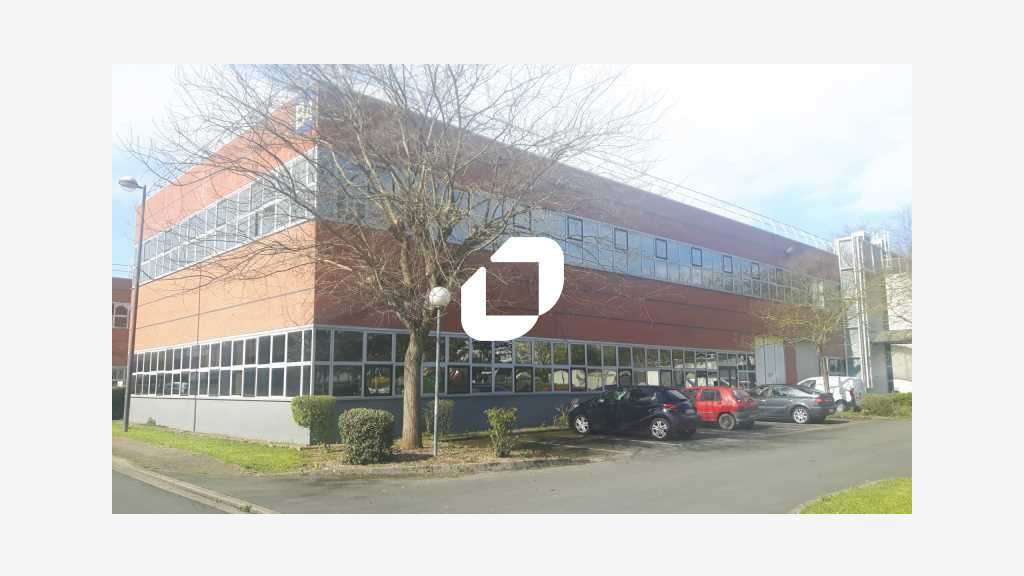Dans un parc d'entreprises à destination d'activit