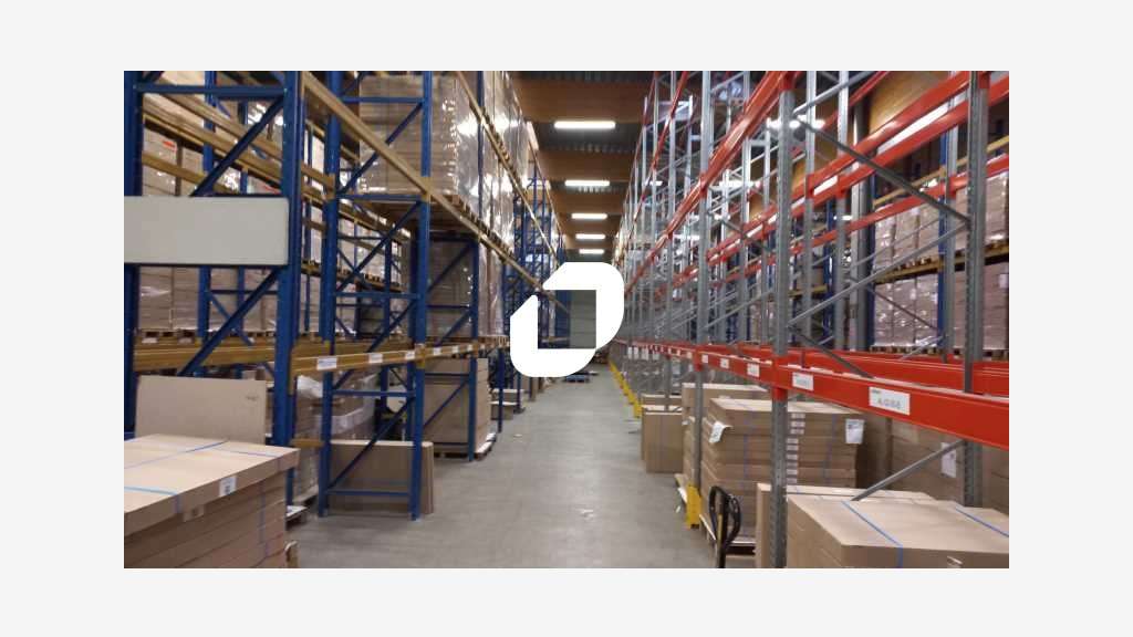 Dans une belle zone industrielle en IDF EST à prox