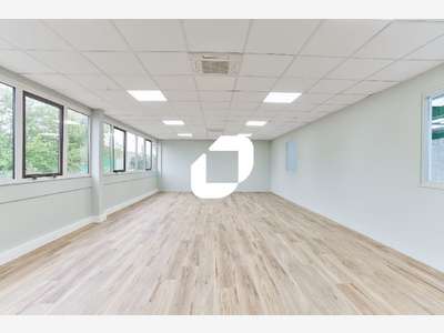 Situés dans un parc d'entreprises clos et sécurisé