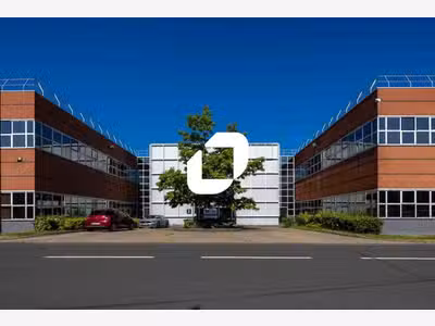 Dans un parc d'entreprises à destination d'activit