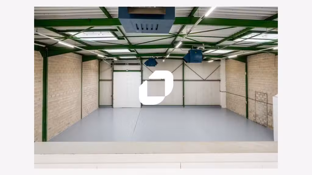 Situés dans un parc d'entreprises clos et sécurisé