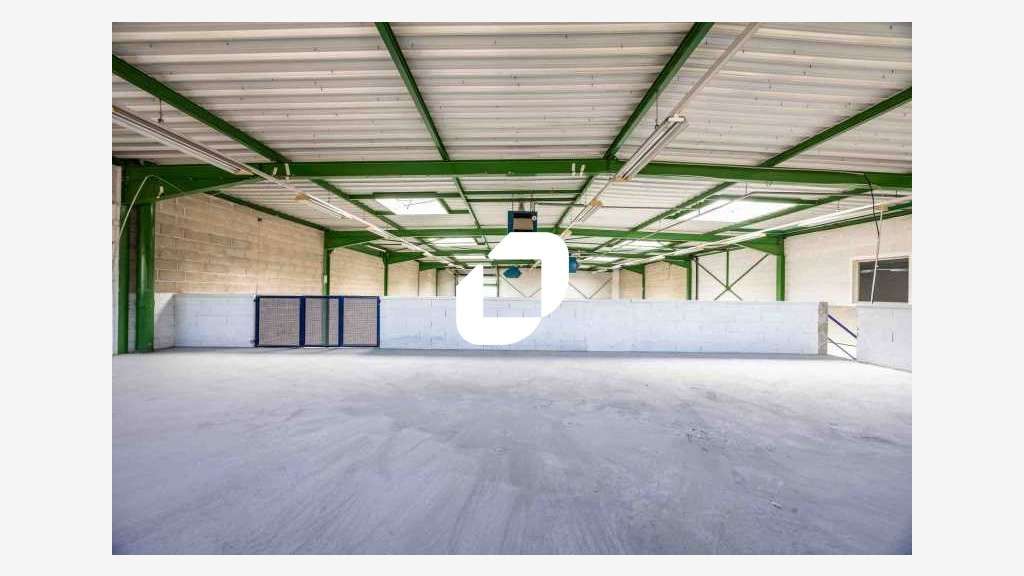 Situés dans un parc d'entreprises clos et sécurisé