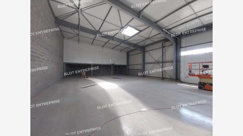 A louer local d'activités 403m² à Saint Thuriau