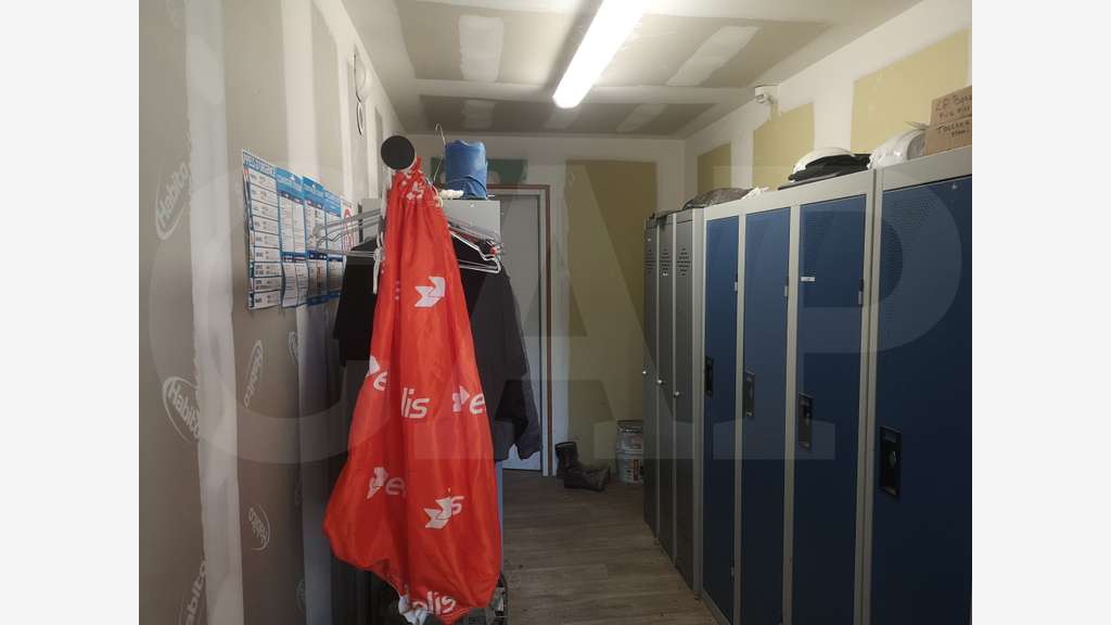 AV bâtiment de 372m² accès RN immédiat à Pontivy