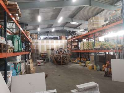 AV bâtiment de 372m² accès RN immédiat à Pontivy