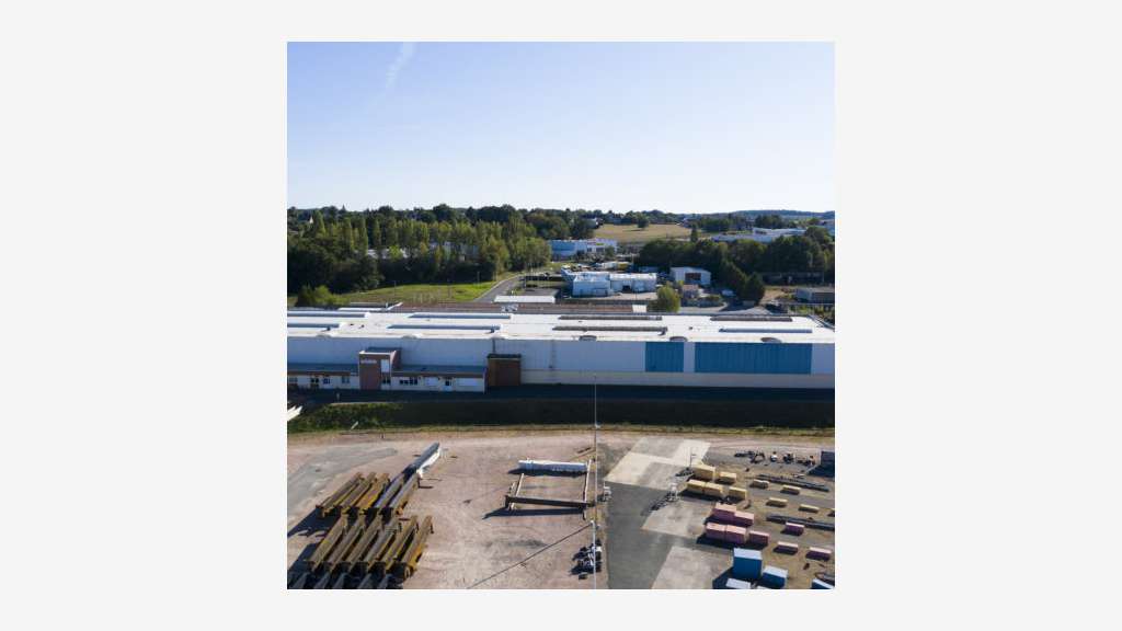 À louer – entrepôts/ateliers de 3 491 m² en Saôn