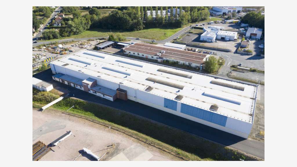 À louer – entrepôts/ateliers de 3 491 m² en Saôn