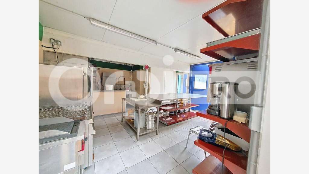 Location industriel ou stockage 500m² à St-Victor