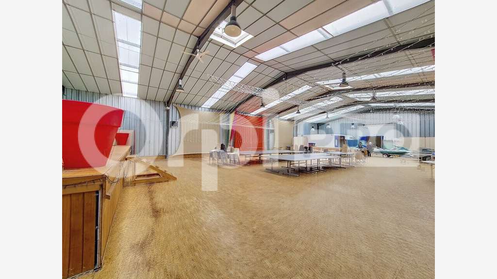 Location industriel ou stockage 500m² à St-Victor