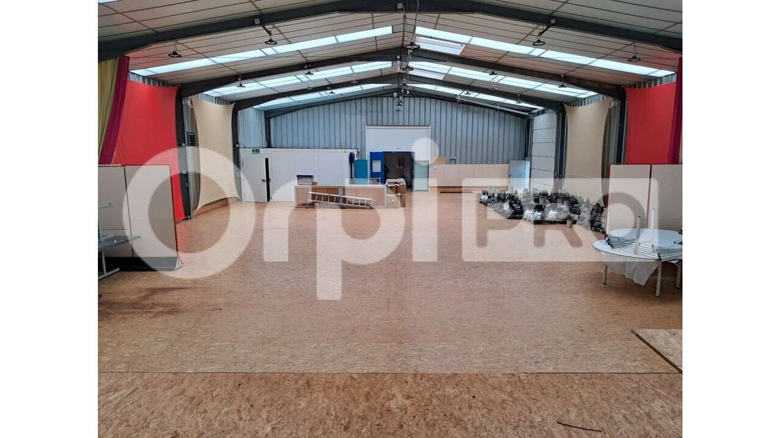 Location industriel ou stockage 500m² à St-Victor