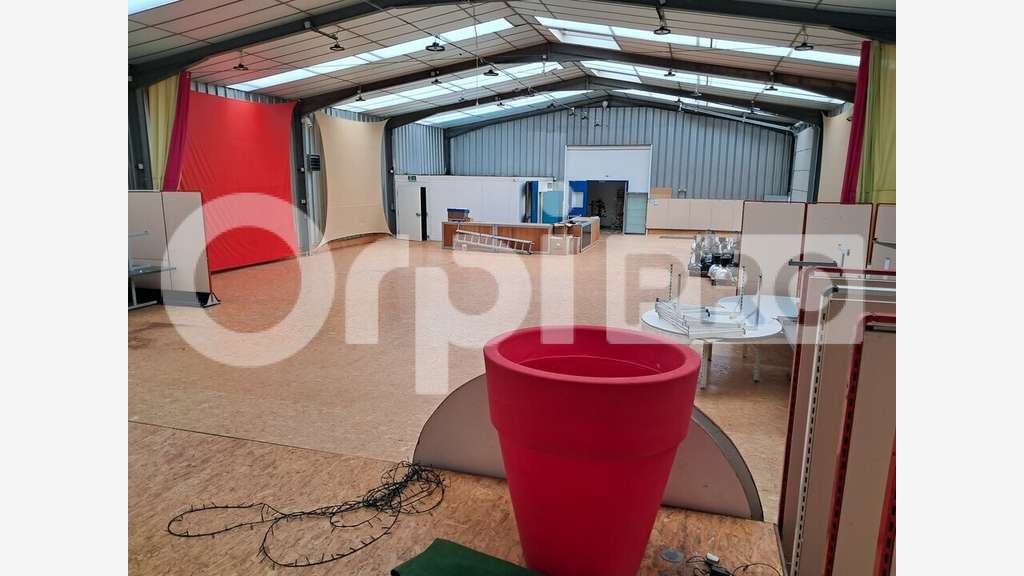 Location industriel ou stockage 500m² à St-Victor