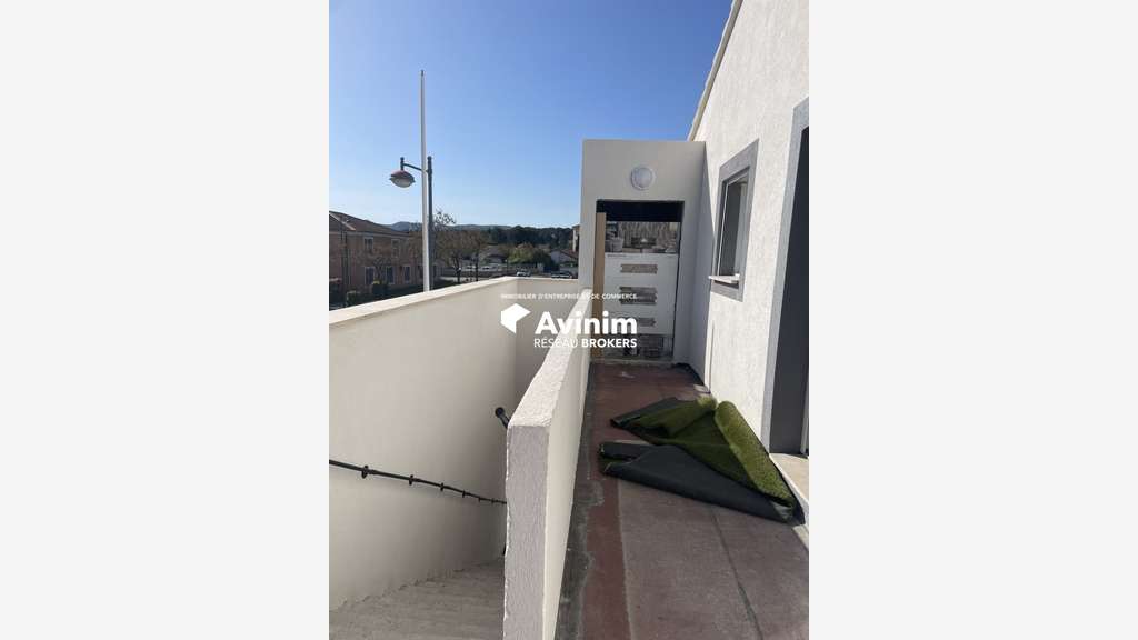 A louer grand local 170m² centre Saint-Victoret