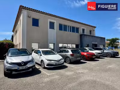 Locaux mixtes à LOUER sur SAINT VICTORET