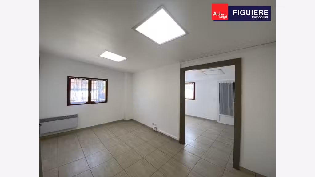 Local mixte rénové 540m² à louer à Saint-Victoret