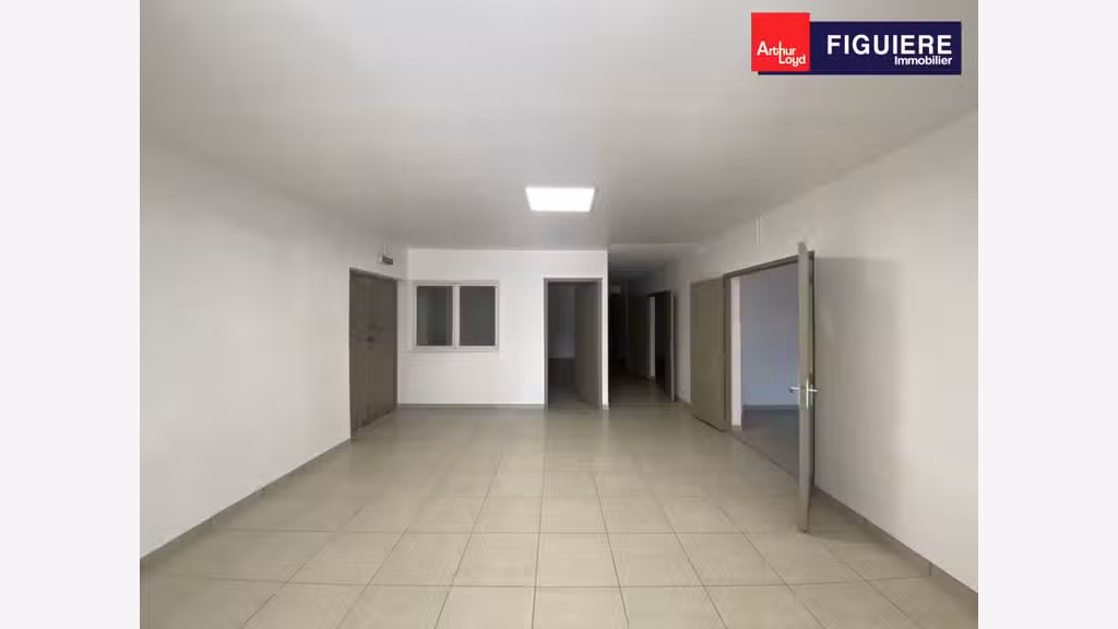 Local mixte rénové 540m² à louer à Saint-Victoret