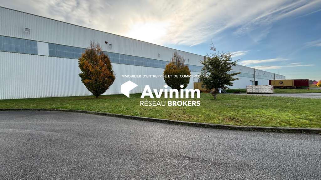 Bâtiment logistique 12 150m² à louer dans le 76