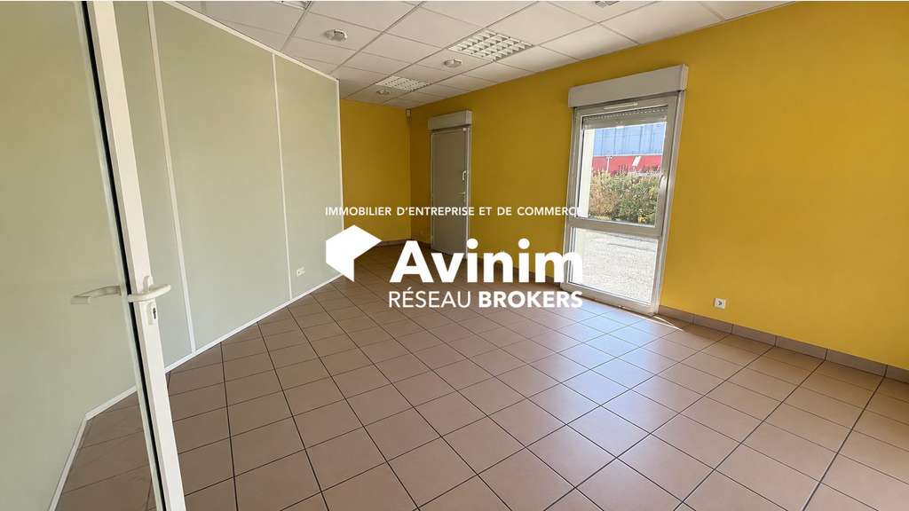 Bâtiment logistique 12 150m² à louer dans le 76
