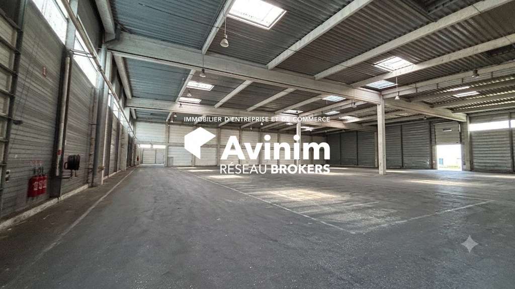 Bâtiment logistique 12 150m² à louer dans le 76