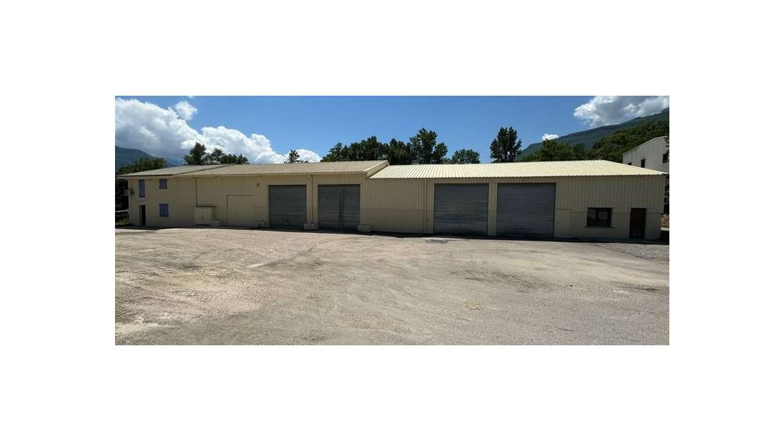 Local 600m² à louer Saint Vincent de Mercuze (38)