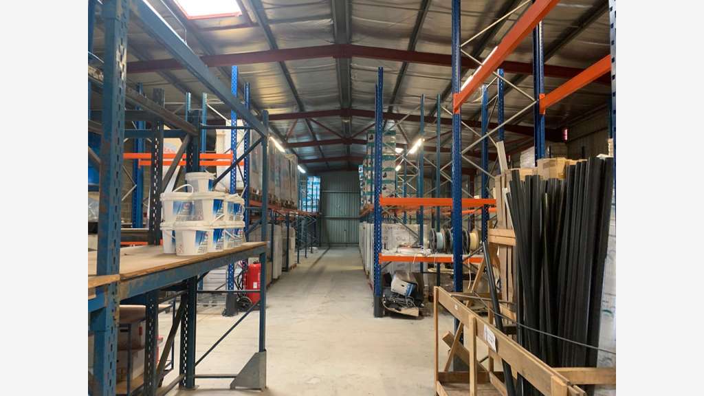Ensemble immobilier à forte visibilité 2 517m²