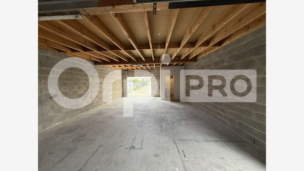 Entrepôt de stockage 70m² à louer à Tyrosse 