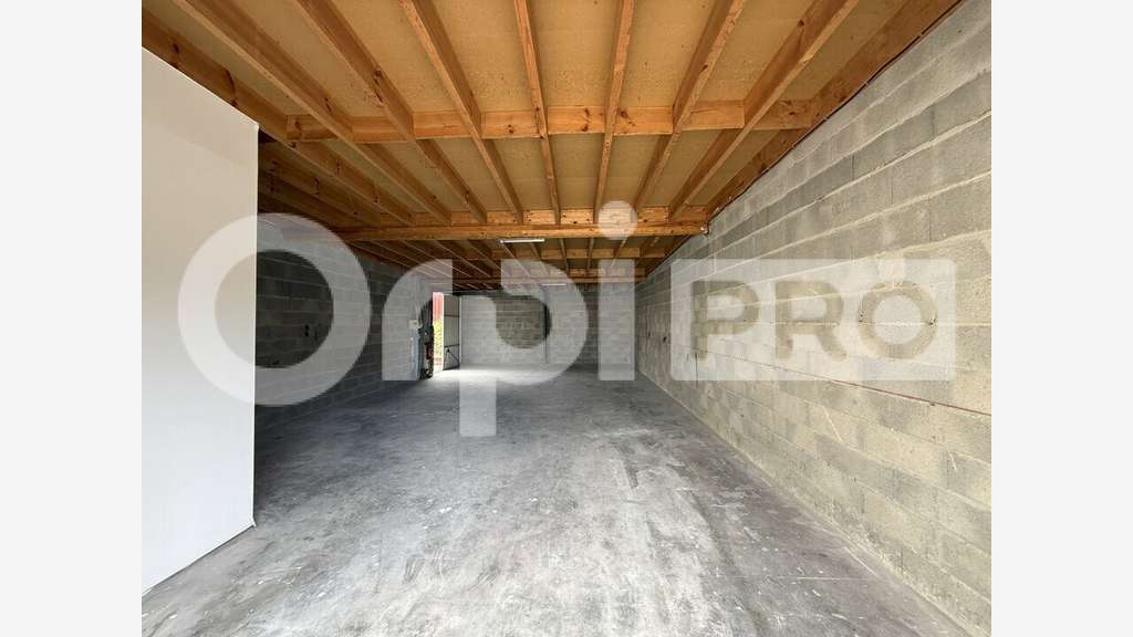 Entrepôt de stockage 70m² à louer à Tyrosse 
