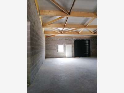 A louer Atelier traversant 176m² à La Rochelle Sud