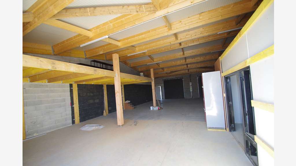 A louer local récent 197m² à Chatelaillon 
