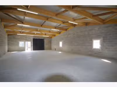 A louer local récent 197m² à Chatelaillon 
