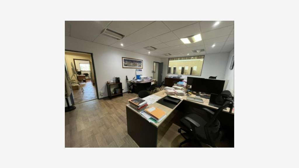 À louer – Local d'activités de 374 m² à Saint