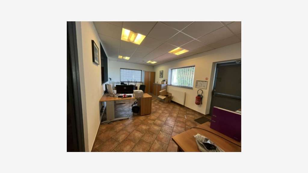 À louer – Local d'activités de 374 m² à Saint