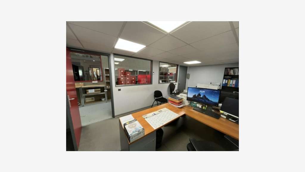 À louer – Local d'activités de 374 m² à Saint