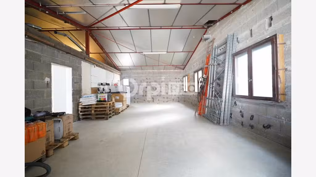 Local d'activité 180m² à louer à Sainte-Consorce