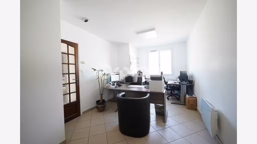 Local d'activité 180m² à louer à Sainte-Consorce