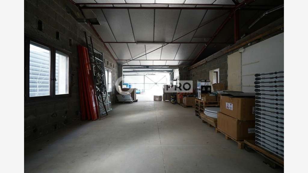 Local d'activité 180m² à louer à Sainte-Consorce