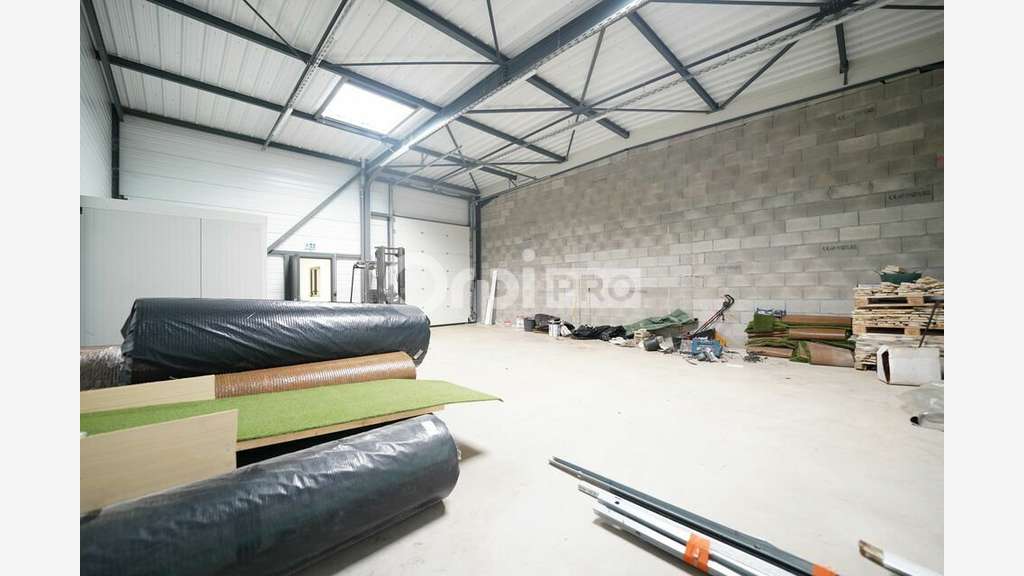 Local d'activité 180m² à louer à Sainte-Consorce