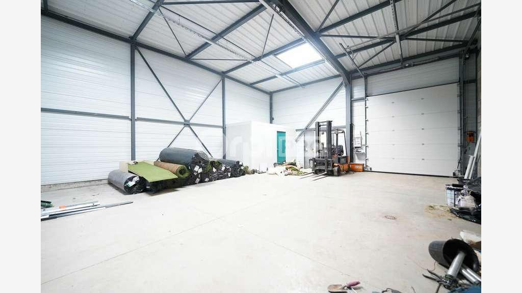 Local d'activité 180m² à louer à Sainte-Consorce