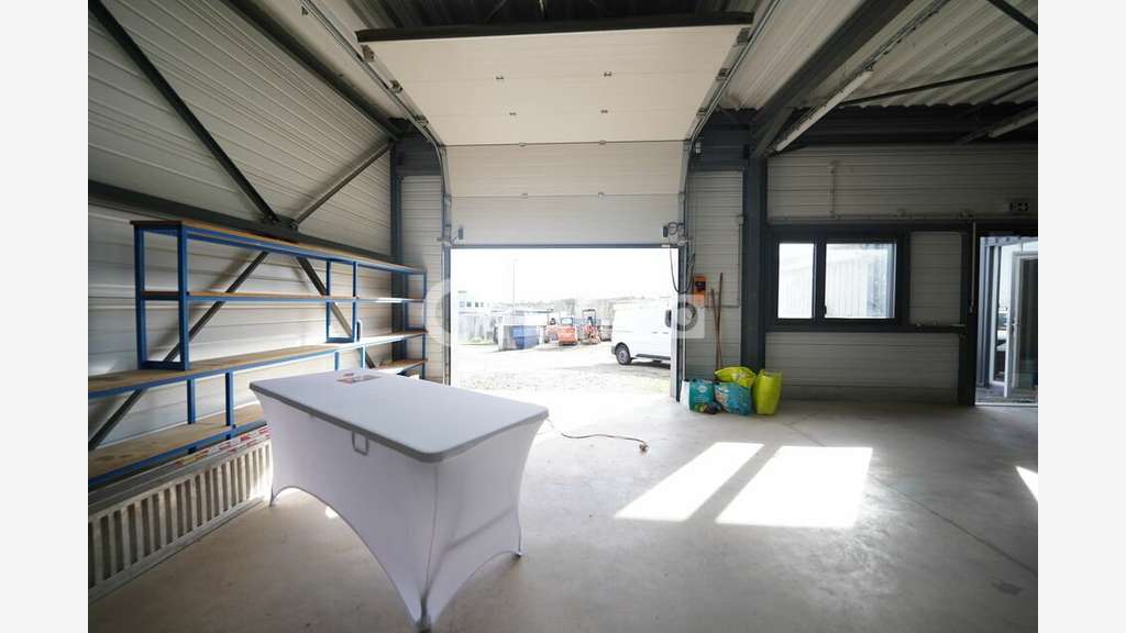 Local d'activité 180m² à louer à Sainte-Consorce