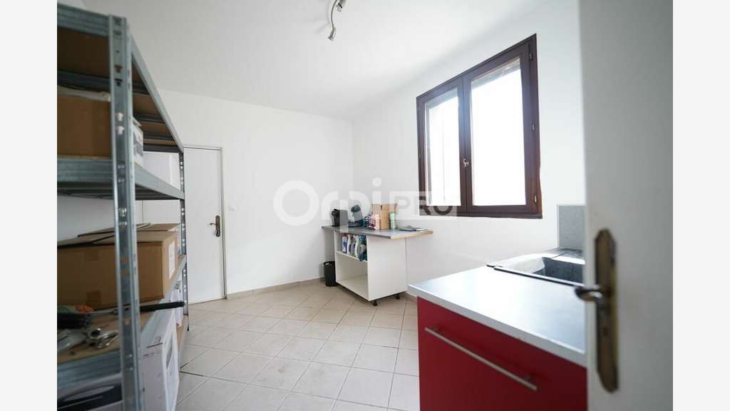 Local d'activité 180m² à louer à Sainte-Consorce