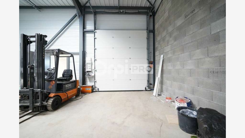 Local d'activité 180m² à louer à Sainte-Consorce