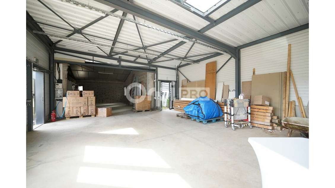 Local d'activité 180m² à louer à Sainte-Consorce