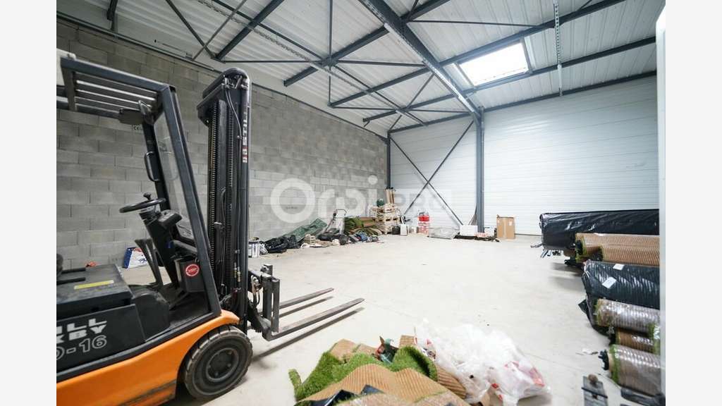 Local d'activité 180m² à louer à Sainte-Consorce