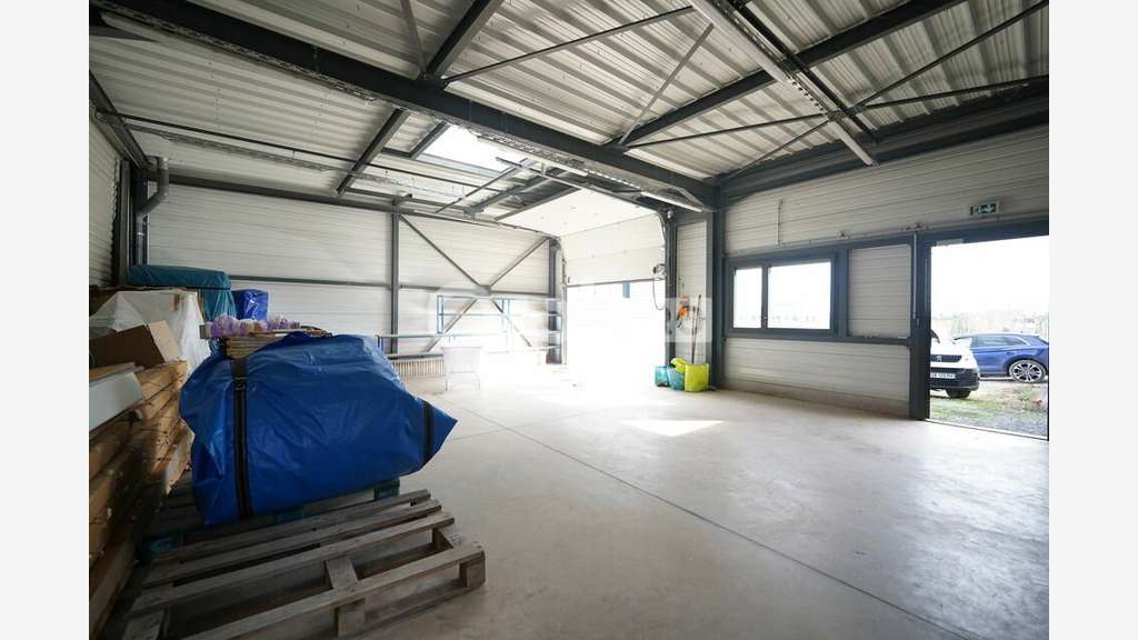 Local d'activité 180m² à louer à Sainte-Consorce