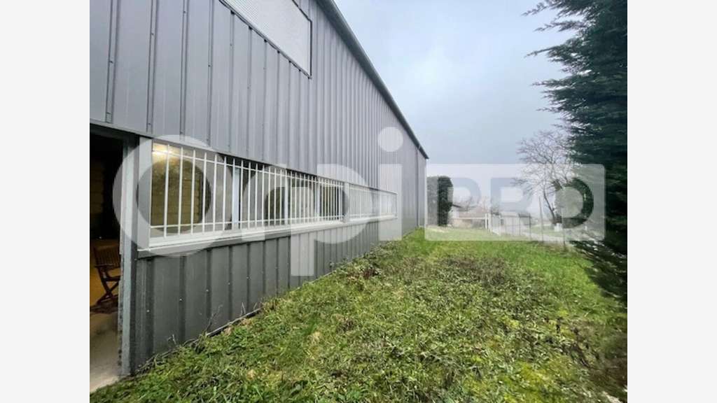Local activité 308 m² et terrain