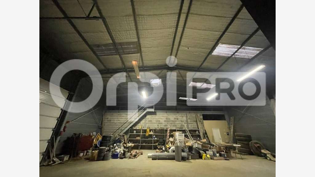 Local activité 308 m² et terrain