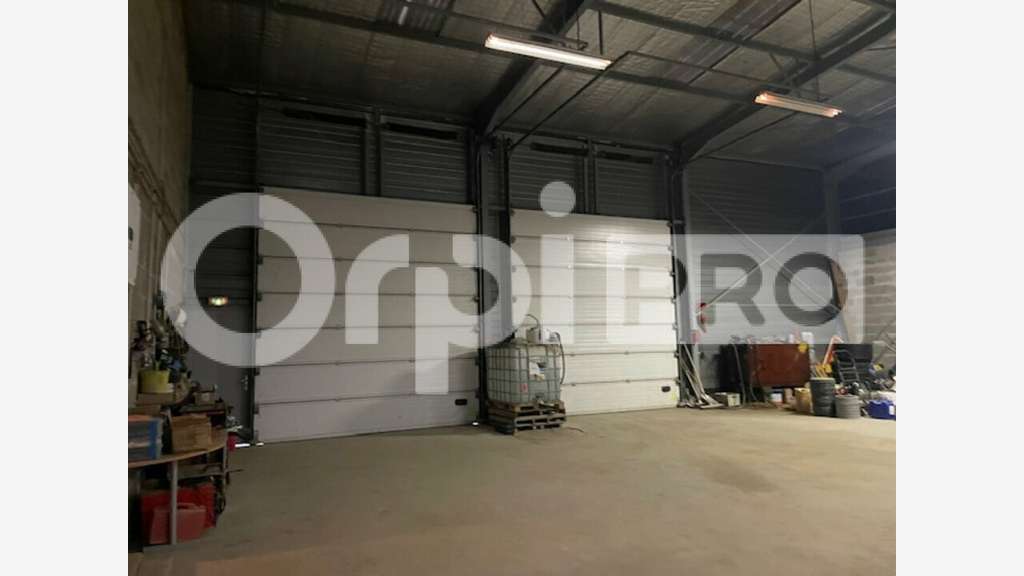 Local activité 308 m² et terrain