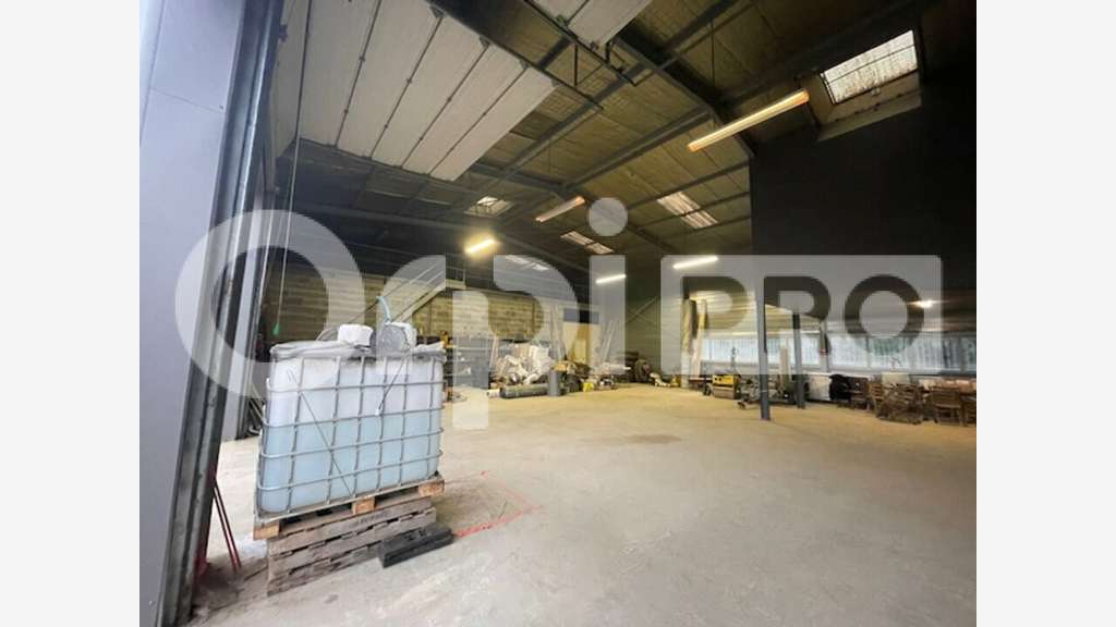 Local activité 308 m² et terrain